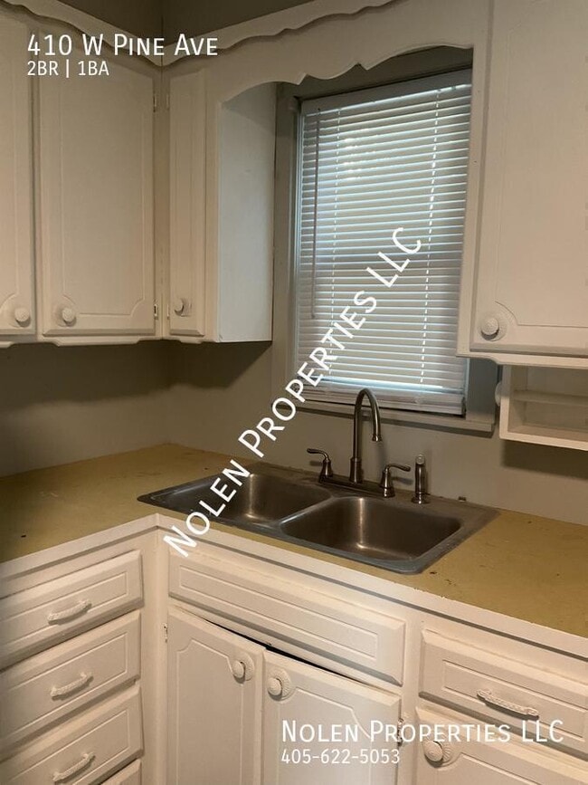 Building Photo - 410 W Pine Ave