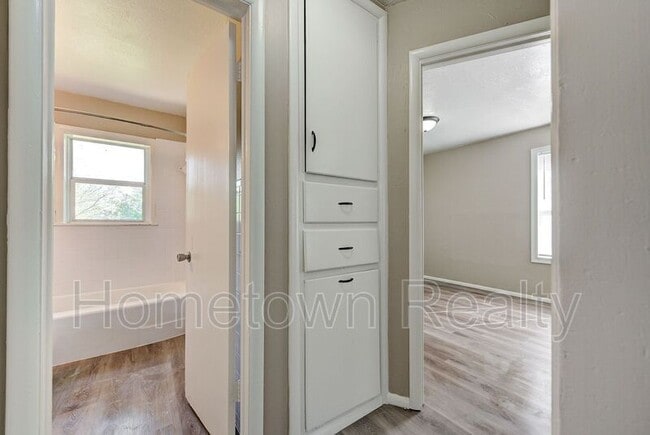 Building Photo - 1409 SE 41st St