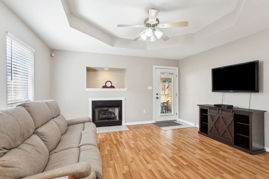 Building Photo - 136 Southgate Dr