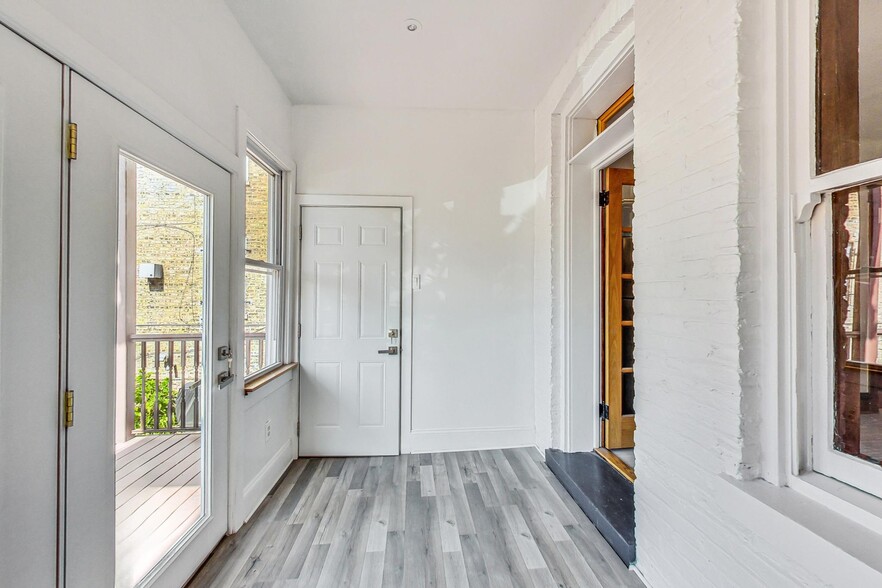 Building Photo - 2254 N Springfield Ave