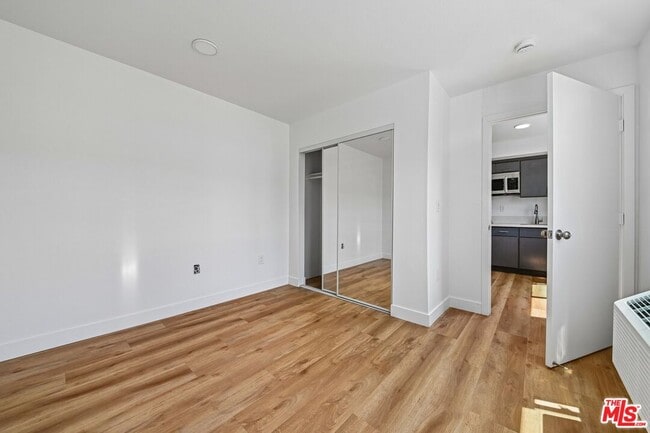 Building Photo - 219 E 87th St