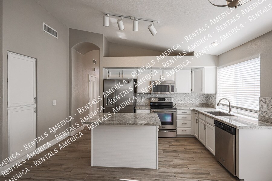 Building Photo - 3229 E Brookwood Ct