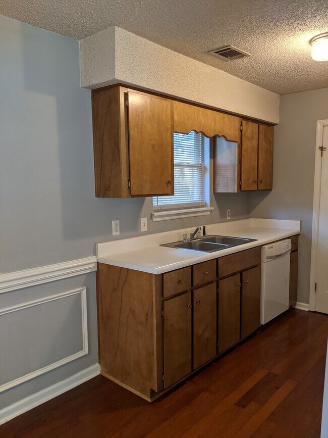 Building Photo - 1226 Roberts Way
