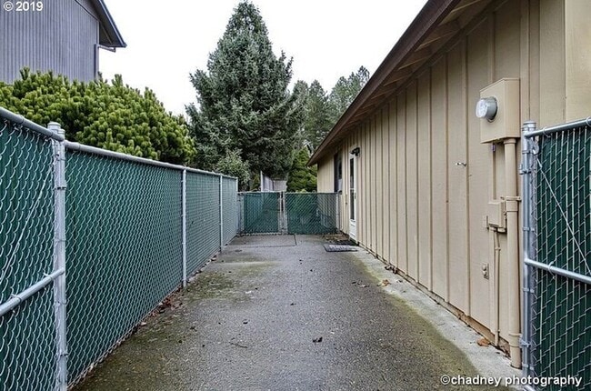 Building Photo - One level Immaculate Condition Ranch -Huge...