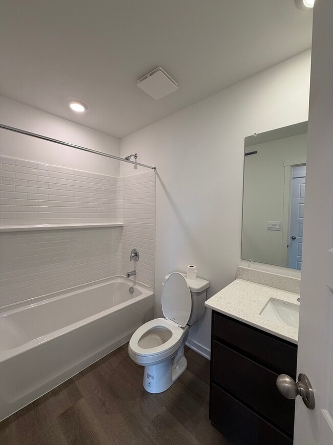 Building Photo - 6550 Linden Trl