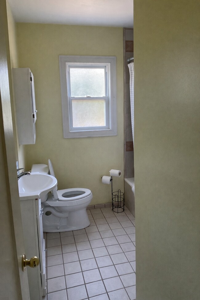 Building Photo - "Charming 3-Bedroom Oasis on Sunset Avenue – 1892 Sq. Ft. of Comfort and Style in Pasadena!"