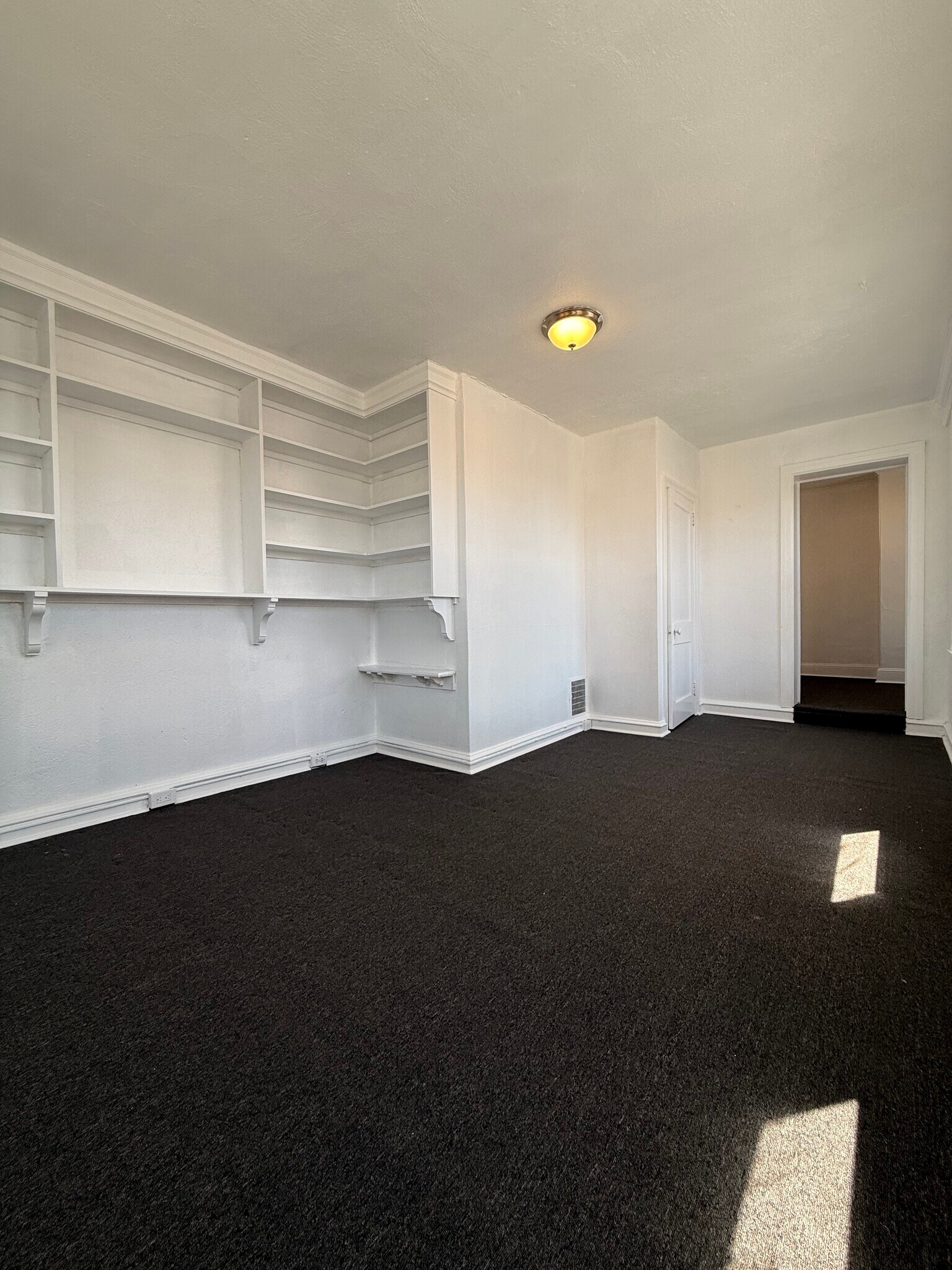 Building Photo - 1605 DeKalb St