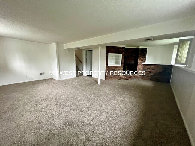 Building Photo - Spacious Home 3 Bedroom w/Fin basement for...