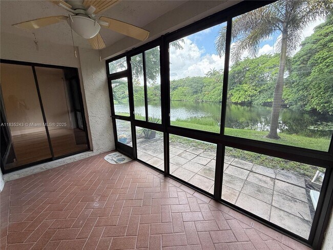 Building Photo - 3864 Carambola Cir N