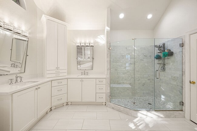 Building Photo - 4757 W Alabama St