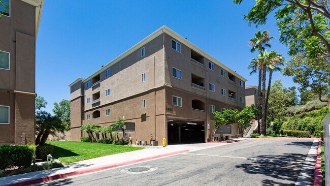 Building Photo - Lovely single-story condo in the community of Rancho Mission Trails!