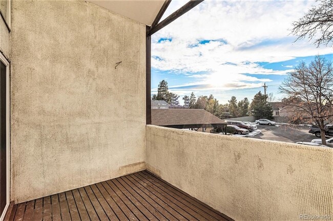 Building Photo - 2 bed, 1 bath, ~1000 square feet, Complete...