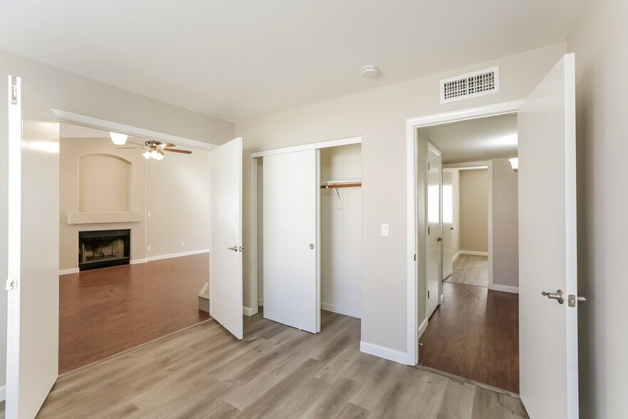 Building Photo - 7045 N 28th Ave