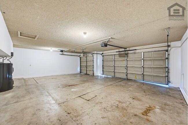 Building Photo - 6Bed/3Bath Split Level House at Cactus/75th Ave! Ready for Immediate Move-In! -- POOL!