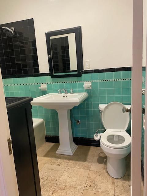 Building Photo - 152 S Peck Dr