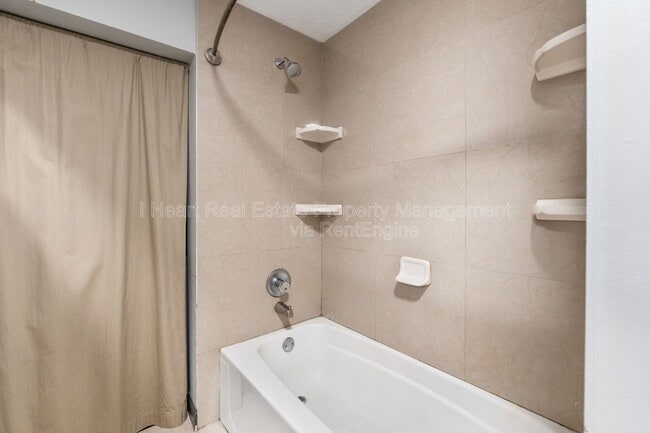 Building Photo - 957 Harrison Ave