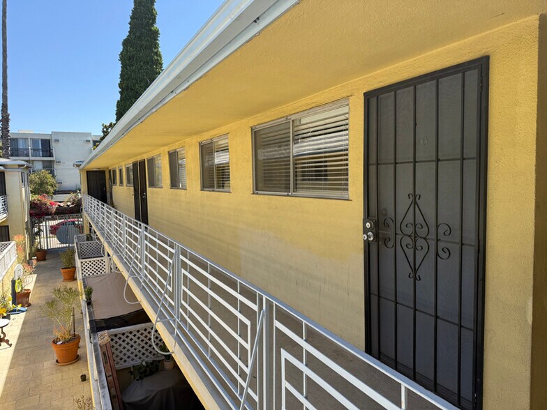 Building Photo - 3753 S Barrington Ave