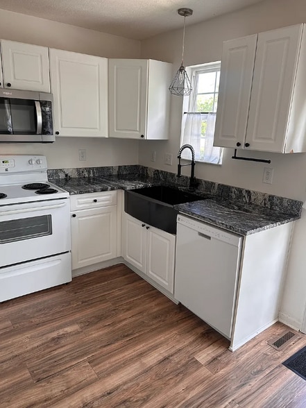 Building Photo - 8257 Deering Oaks Dr