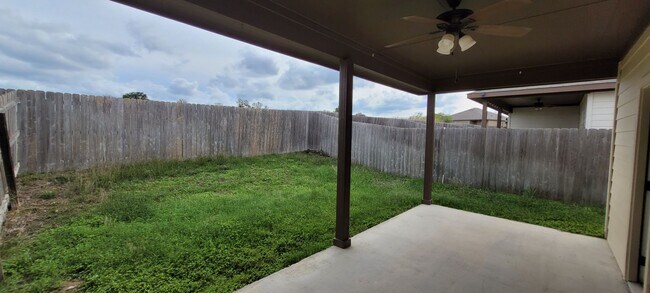 Building Photo - 3 Bed-2 Bath in New Braunfels