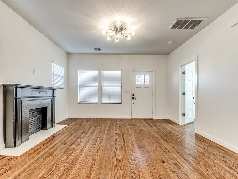 Building Photo - 3215 N Francis Ave