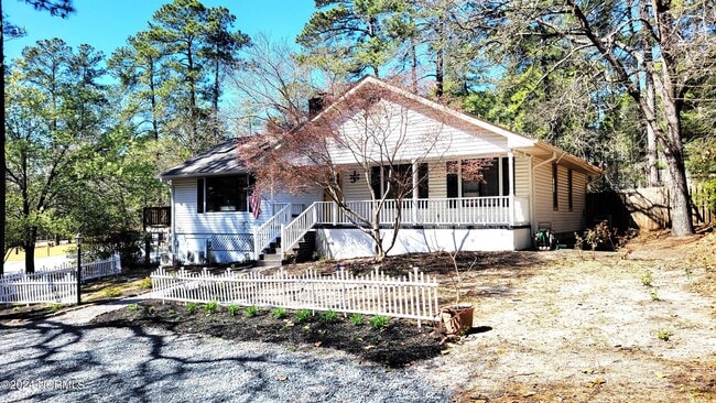 Building Photo - 1720 Longleaf Dr E