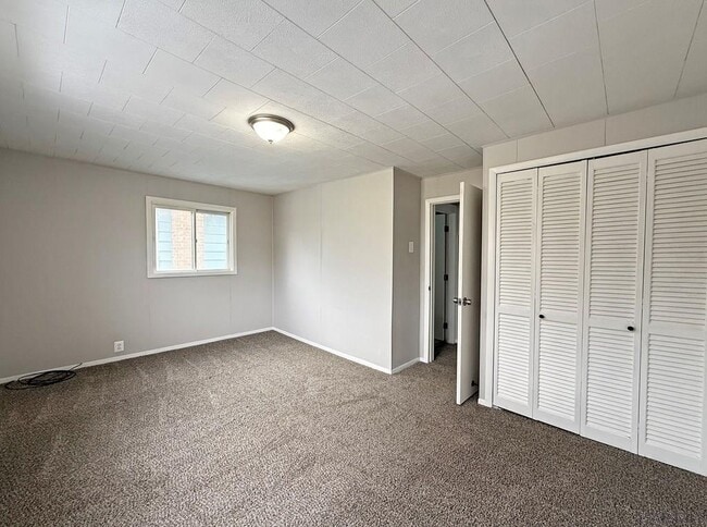 Building Photo - 512 Graham Ave