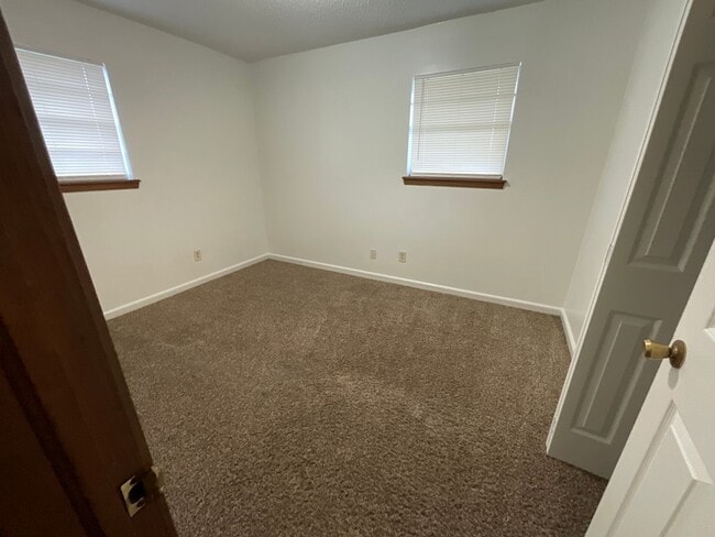 Building Photo - 3bd 2ba 2 car