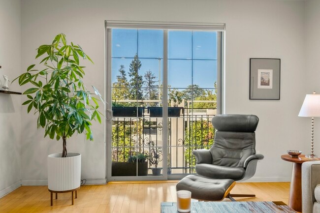 Building Photo - 21 N 2nd St