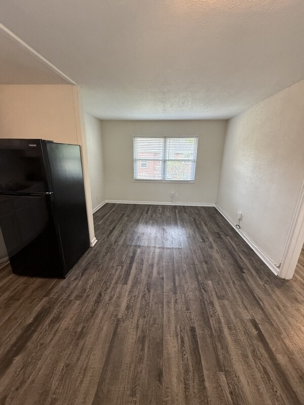 Building Photo - 1223 Redgate Ave