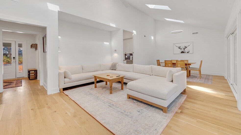 Building Photo - 176 Old Cedar Loop