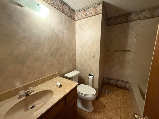 Building Photo - 156 Pottawattamie Dr