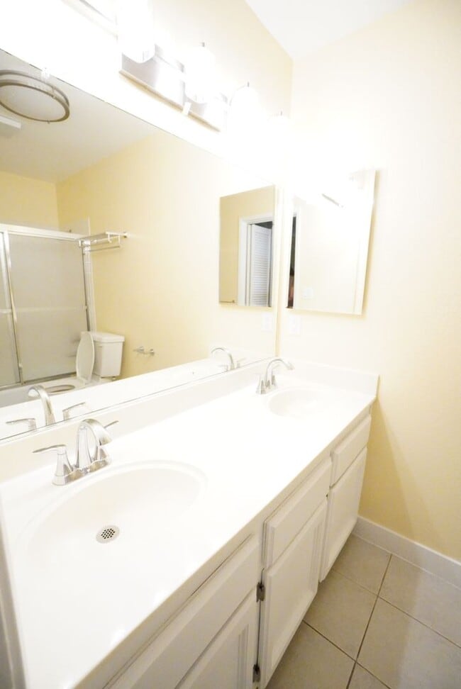 Building Photo - 2 Bedroom 2 Bathroom Condo in Citrus Heights