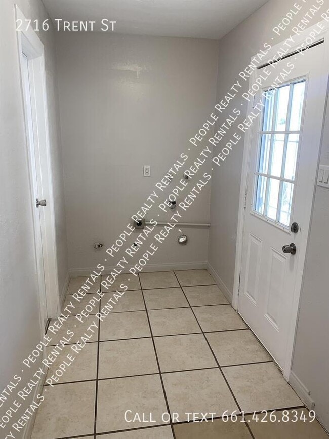 Building Photo - 2716 Trent St