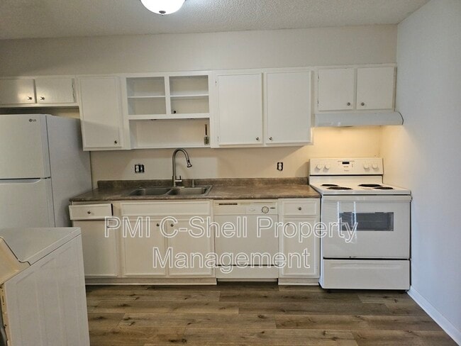 Building Photo - 4730 Huron Dr