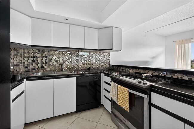 Building Photo - 1750 Harbor Pl