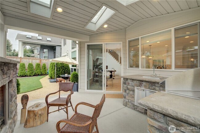 Building Photo - 5Bd/4.5Ba Sammamish House