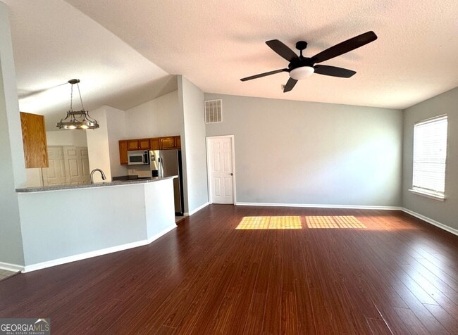 Building Photo - 435 Creekside Dr