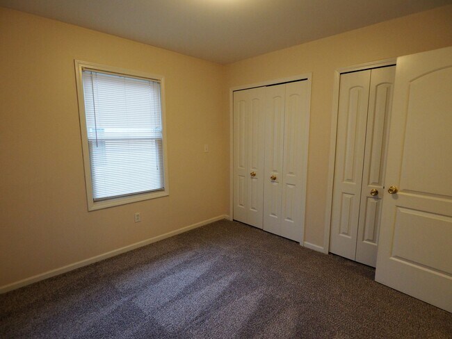 Building Photo - 3029 Charing Cross Rd