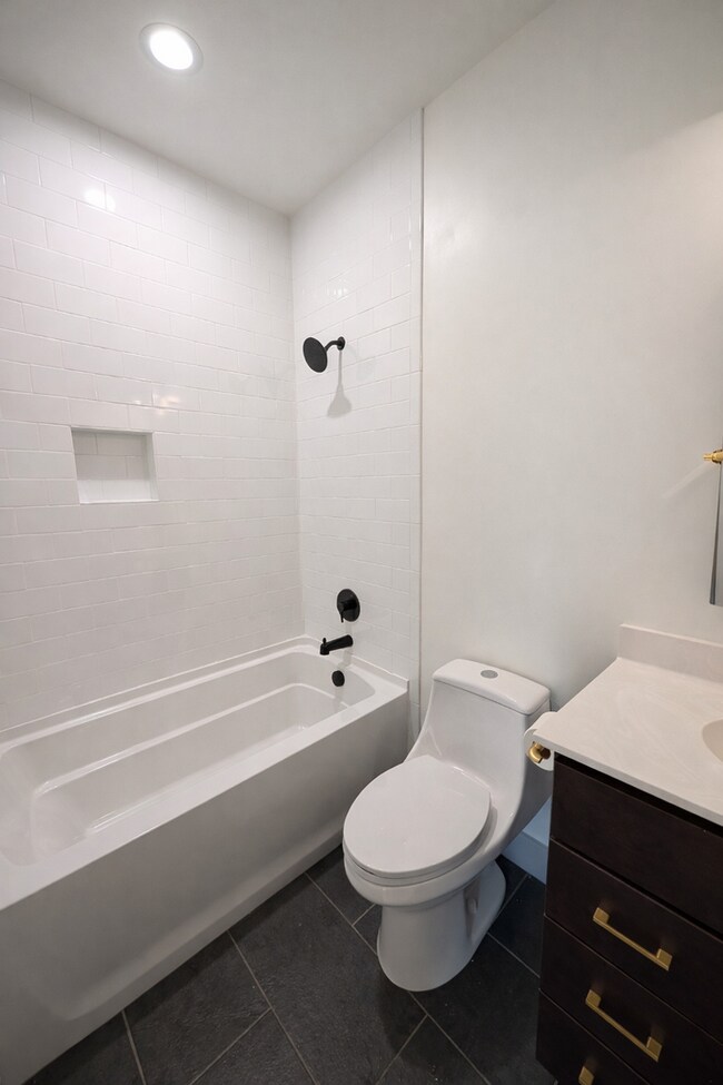 Building Photo - Fairview Rental! - Two Occupants Max