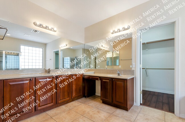 Building Photo - 15549 S Via Puente Azul