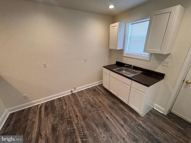 Building Photo - 2324 N Lambert St