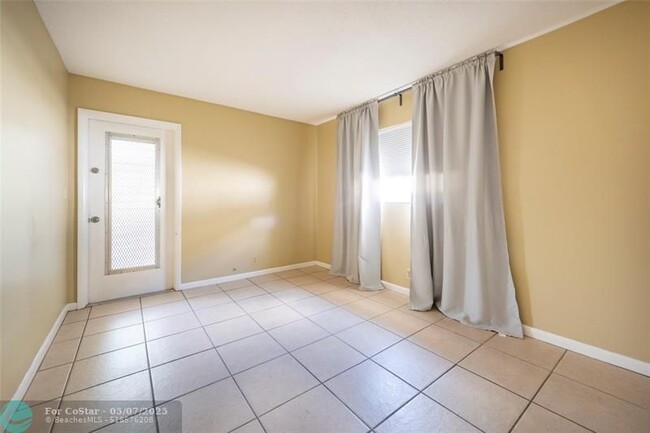 Building Photo - 930 Mandarin Isle