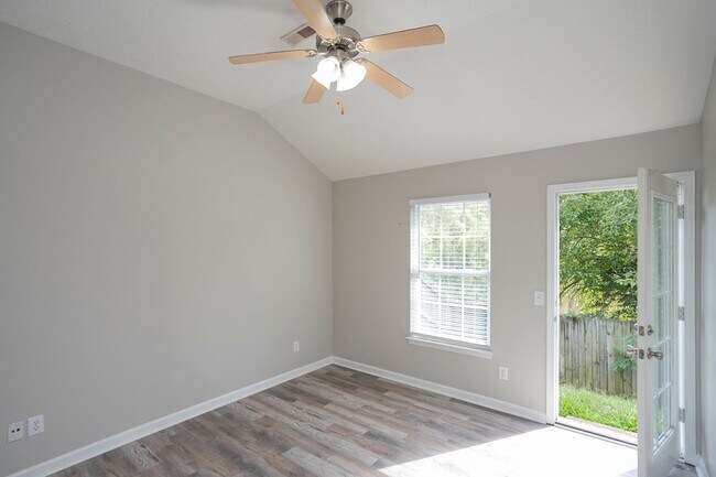 Building Photo - 564 Rose Cottage Cir