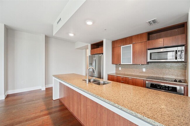 Building Photo - 912 Channelside Dr