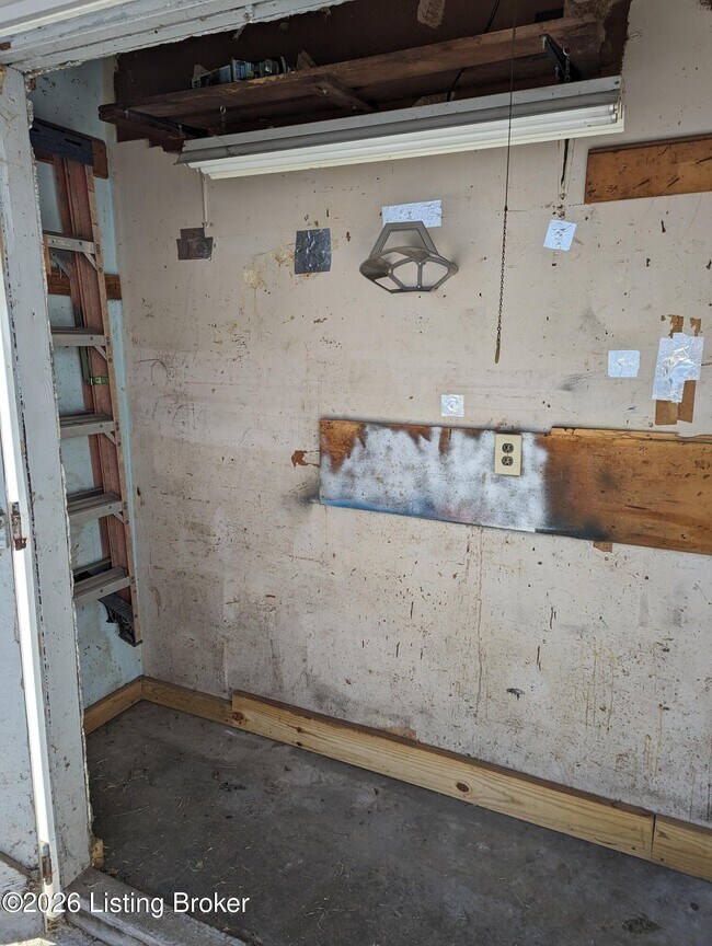 Building Photo - 1701 Brentmoor Ln