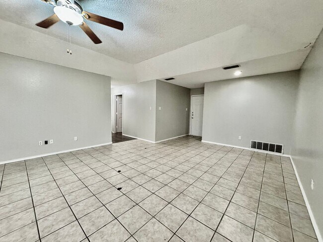 Building Photo - 3 bed 2 bath Large Storage Shed