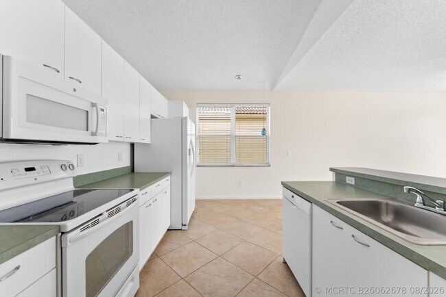Building Photo - 15350 NW 6th Ct
