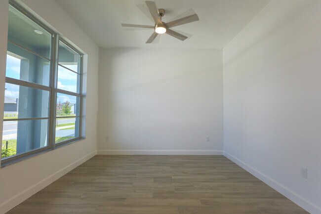 Building Photo - 9714 SW Indra Wy