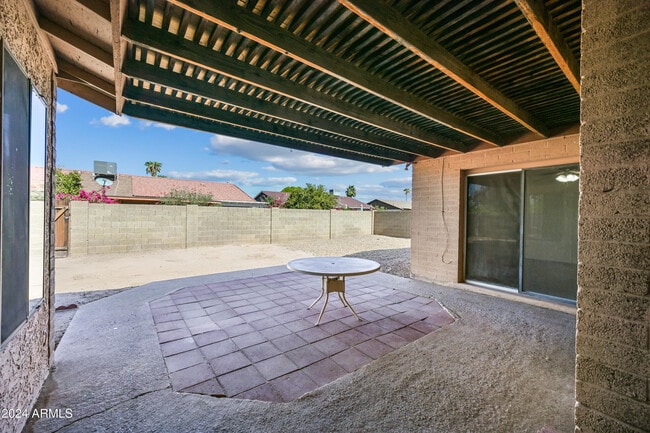 Building Photo - 2412 W Temple St