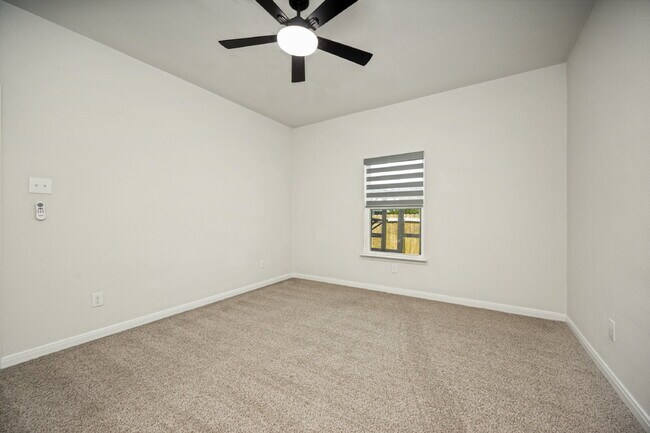 Building Photo - Modern 3BR Home with Open Floor Plan in Ponder, TX